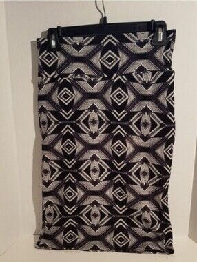 LuLaRoe Cassie Black & White Geometric Pencil Skirt Size XS